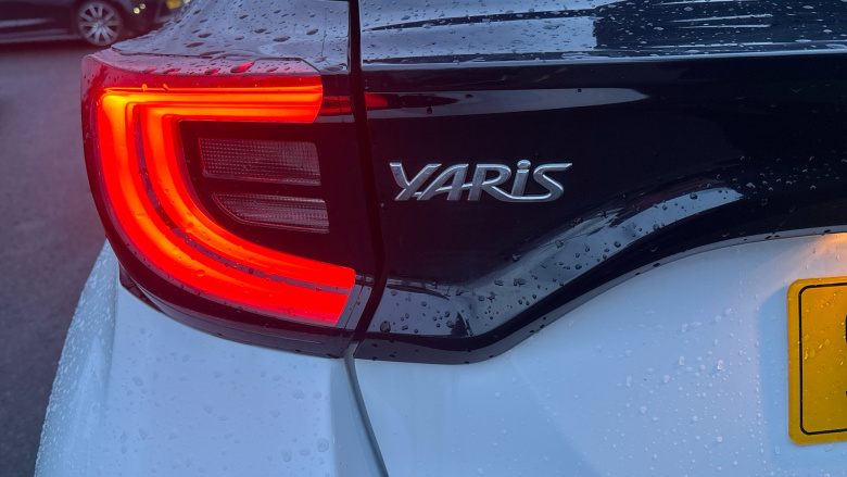 Toyota Yaris 1.5 Hybrid Design 5dr CVT Hybrid Hatchback